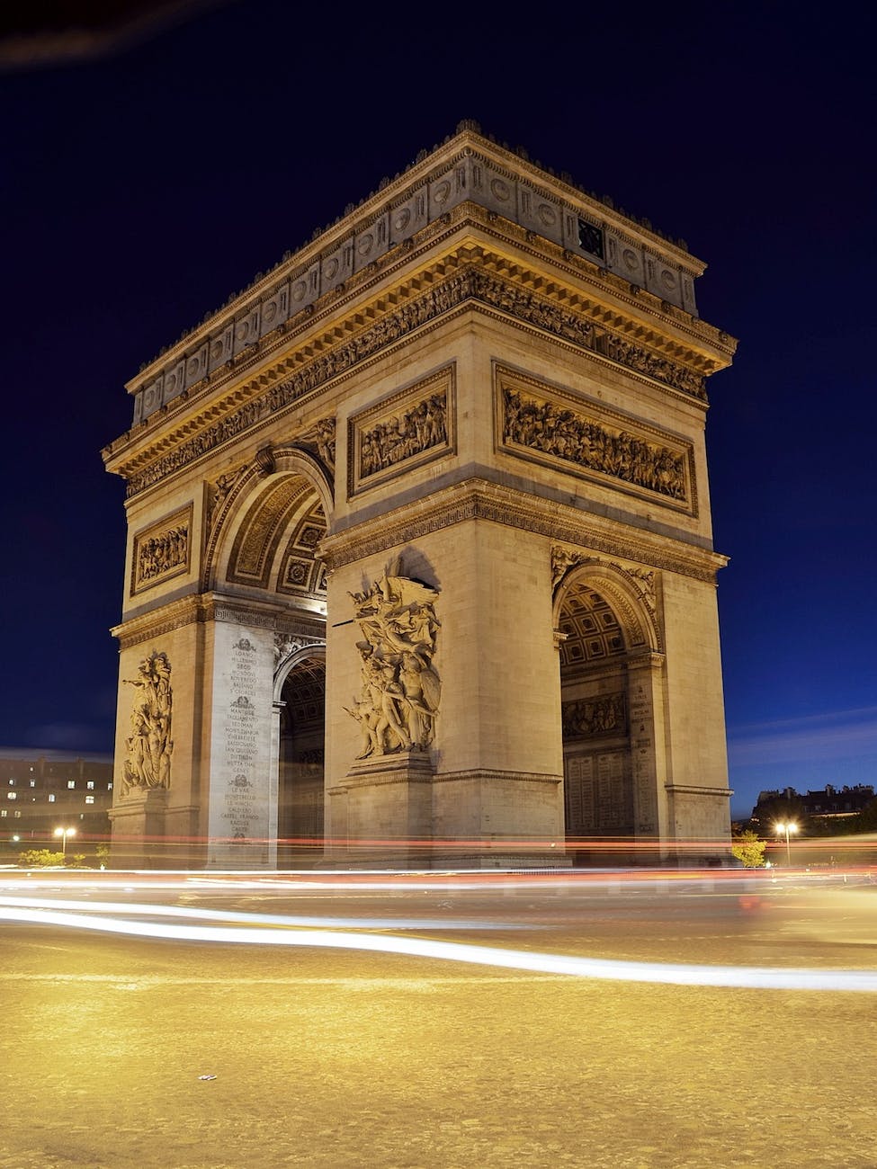 What To Do And What Not To Do When You Travel To Paris France As An American Tourist