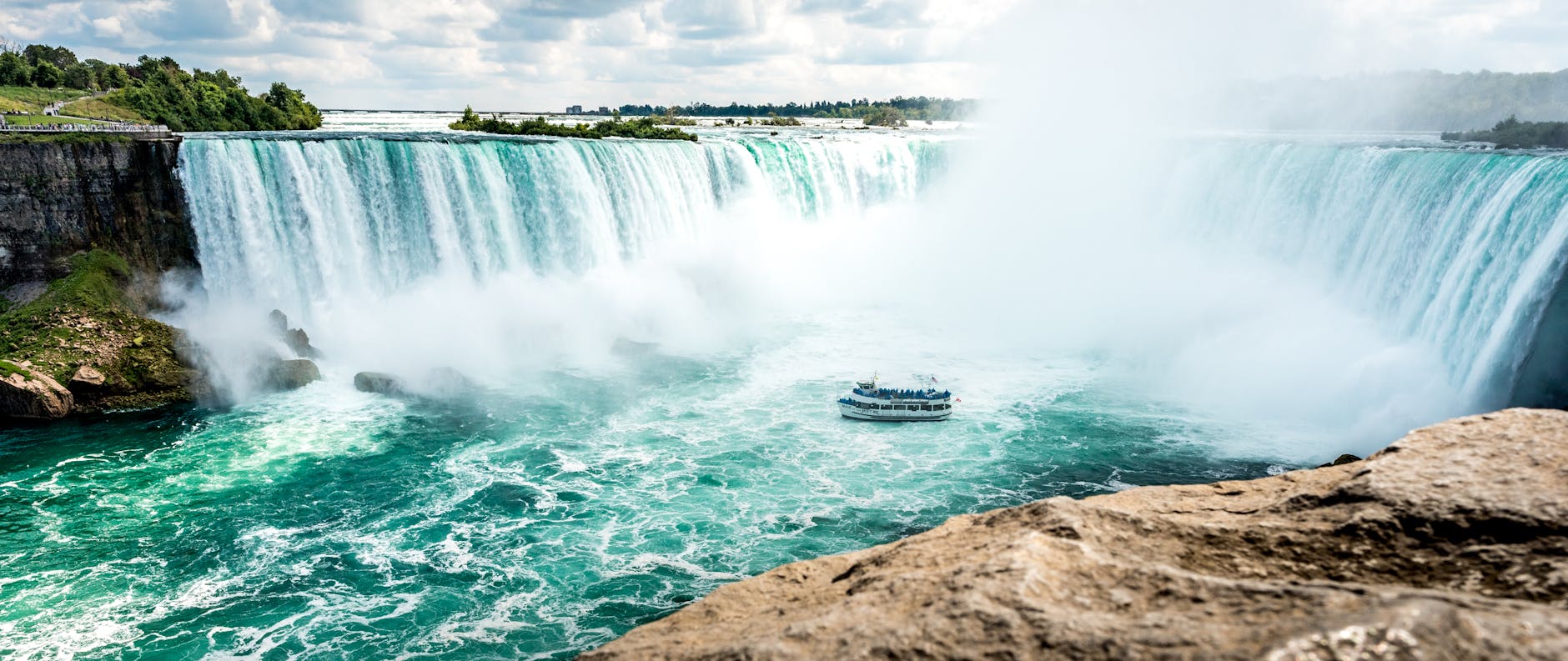 Visit Niagara Falls To Witness The Amazing Performance of The Waterfalls