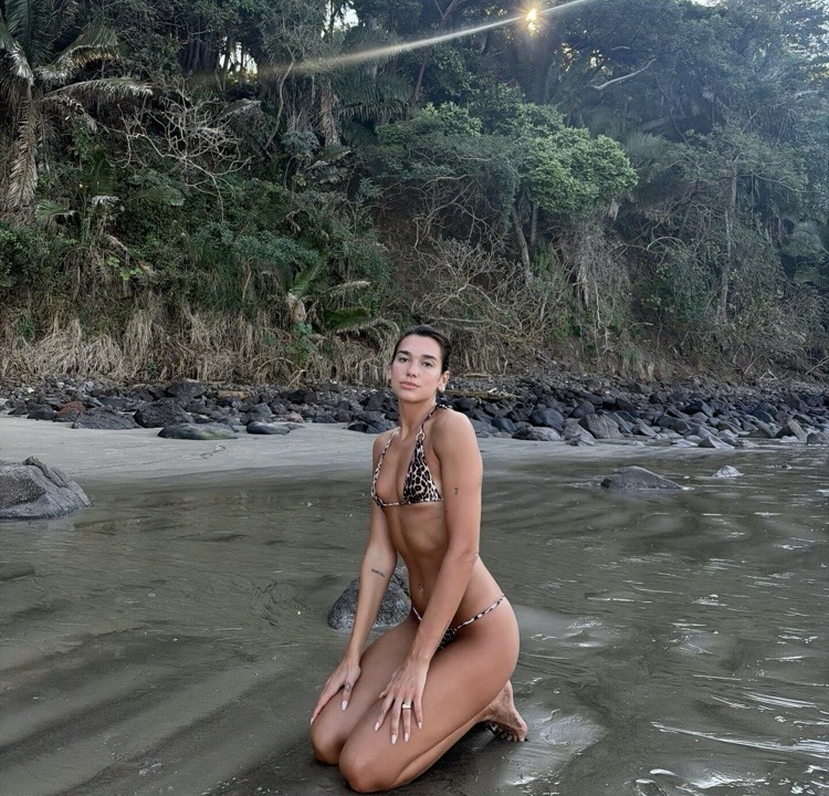 Dua Lipa Named The Vacation Queen Shows Off Her Sexy Style While On The Beach In Mexico